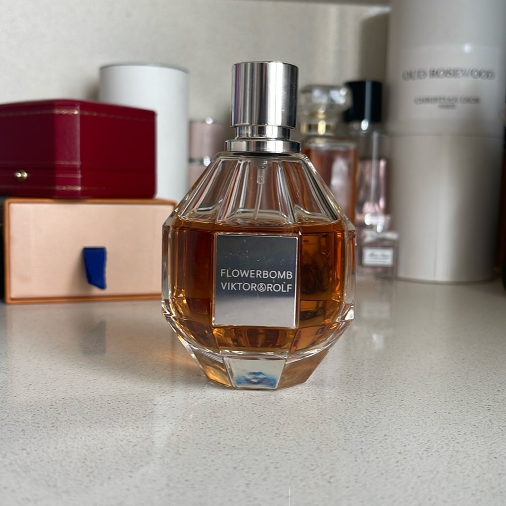Flowerbomb perfume